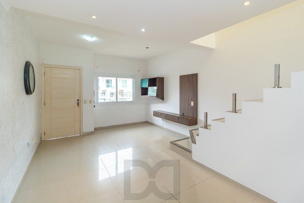 Casa de 2 dormitórios no Bairro Guarujá - Porto Alegre — foto 1