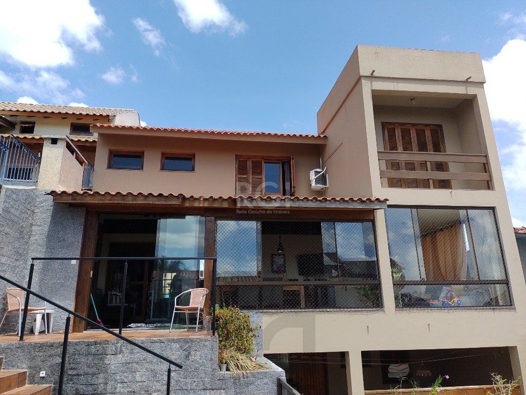Excelente casa com 03 suíte, espaço gourmet com churrasqueira, living com lareira, pátio com piscina e garagem para 02 carros no bairro Espírito Santo — foto 40
