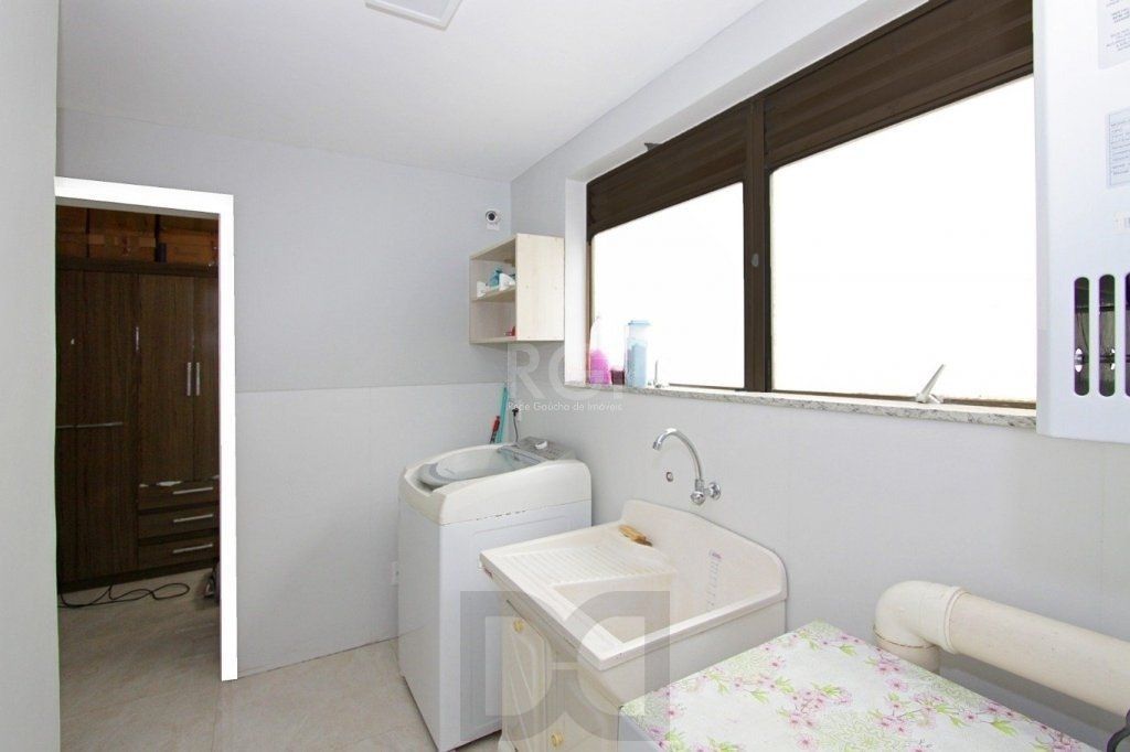 Apartamento 123m² - 3 dormitórios, 1 suíte e 1 vaga de garagem no bairro Petrópolis — foto 14