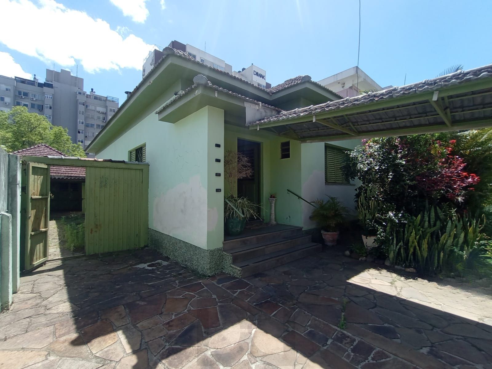 Casa 3 dormitórios no bairro Menino Deus em Porto Alegre para Alugar — foto 2