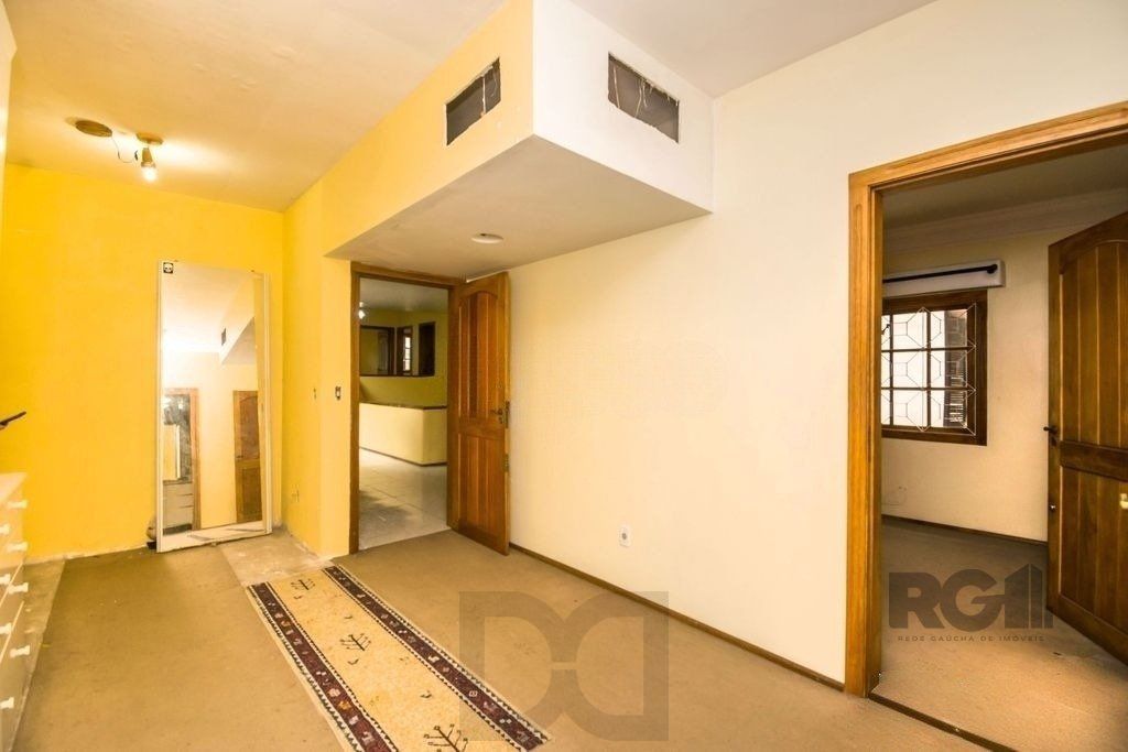 Excelente casa de 354m² com 5 dormitórios e 8 vagas. — foto 2
