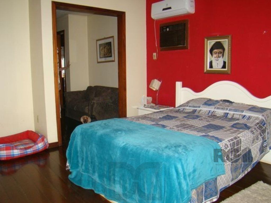 Casa de 370m² - 4 dormitórios, 2 suítes e 4 vagas de garagem no bairro Espírito Santo — foto 15