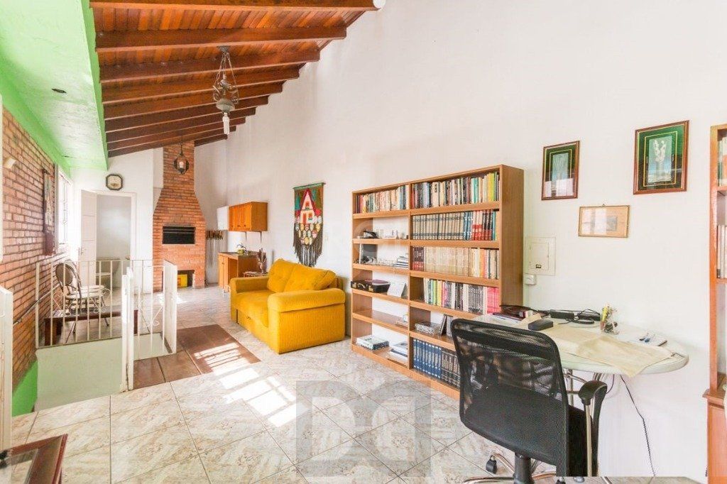 Casa para Venda - 258m², 3 dormitórios, sendo 1 suites, 4 vagas - Teresópolis — foto 23