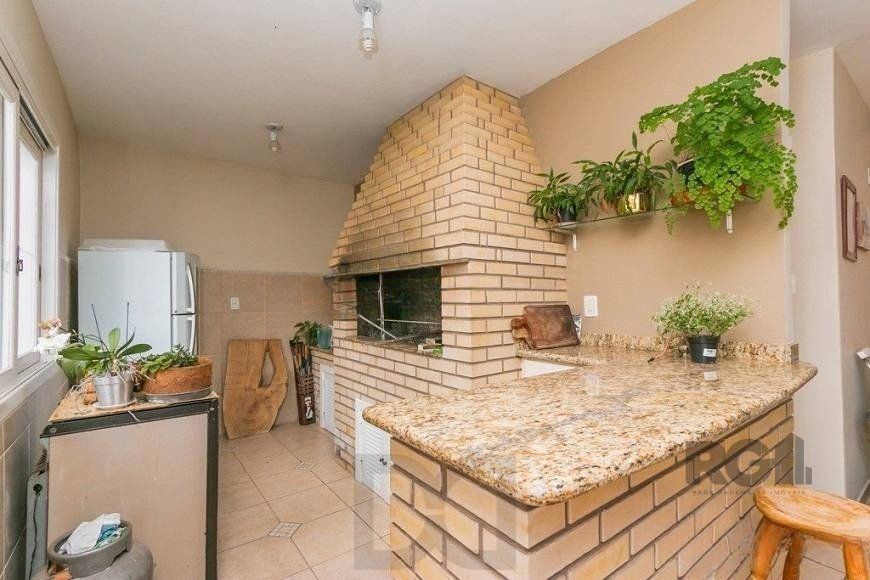Casa de 380m² - 4 dormitórios, 2 suítes, 4 vagas no bairro Bom Jesus — foto 29