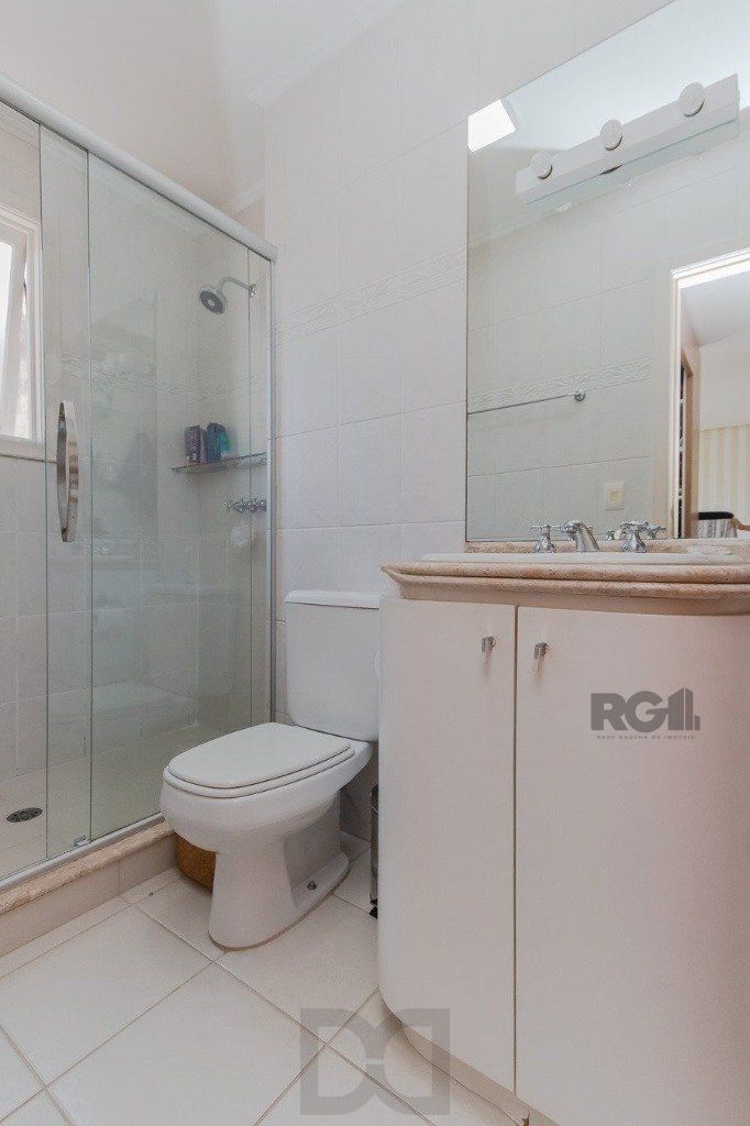 Excelente casa em condomínio de 249m² com 03 dormitórios e 4 vagas. — foto 17