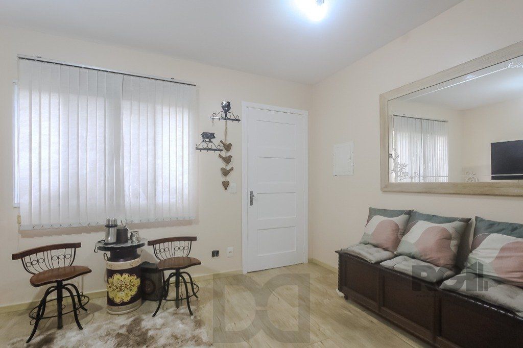 Casa em condomínio, 77m², 2 dormitórios e 2 vagas no bairro Humaitá — foto 2