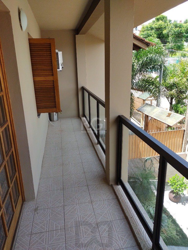 Excelente casa com 03 suíte, espaço gourmet com churrasqueira, living com lareira, pátio com piscina e garagem para 02 carros no bairro Espírito Santo — foto 18