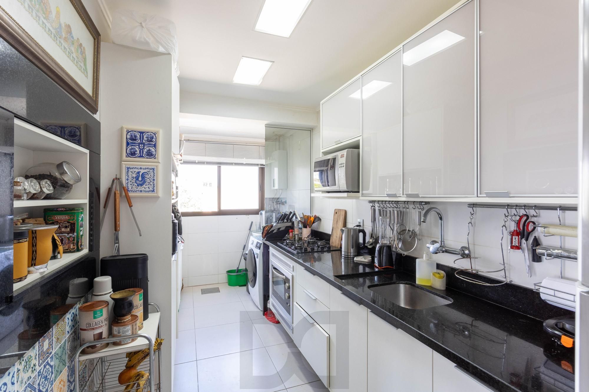 Apartamento à Venda com 2 Dormitórios (1 Suíte) e 2 Vagas Cobertas - Vila Ipiranga, Porto Alegre/RS — foto 7
