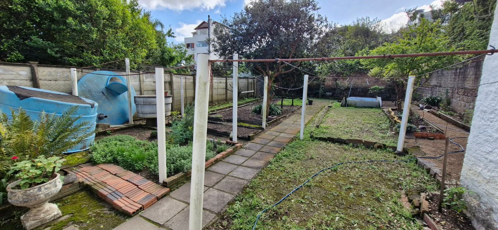 2 Casas no mesmo terreno, 2 dormitórios cada, 2 garagem, ensolarada, rua calma e arborizada — foto 21