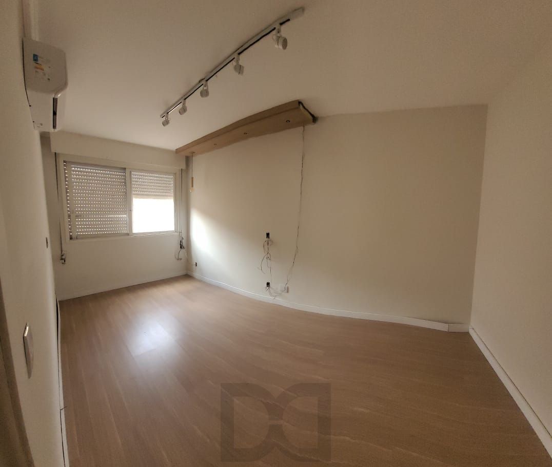 Aparatamento Garden, térreo, 2 dormitórios com 2 vagas no Bairro São João. — foto 4