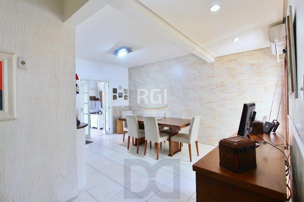 Casa para Venda - 260m², 5 dormitórios, sendo 2 suites, 4 vagas - Teresópolis — foto 26