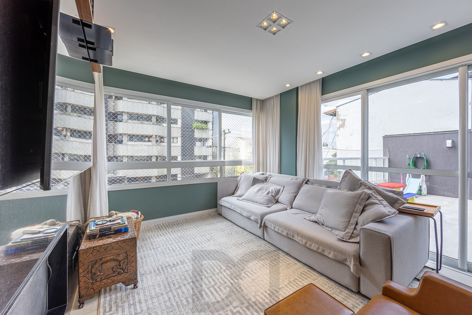 Apartamento Garden de 3 dormitórios no bairro Menino Deus - Porto Alegre. — foto 1