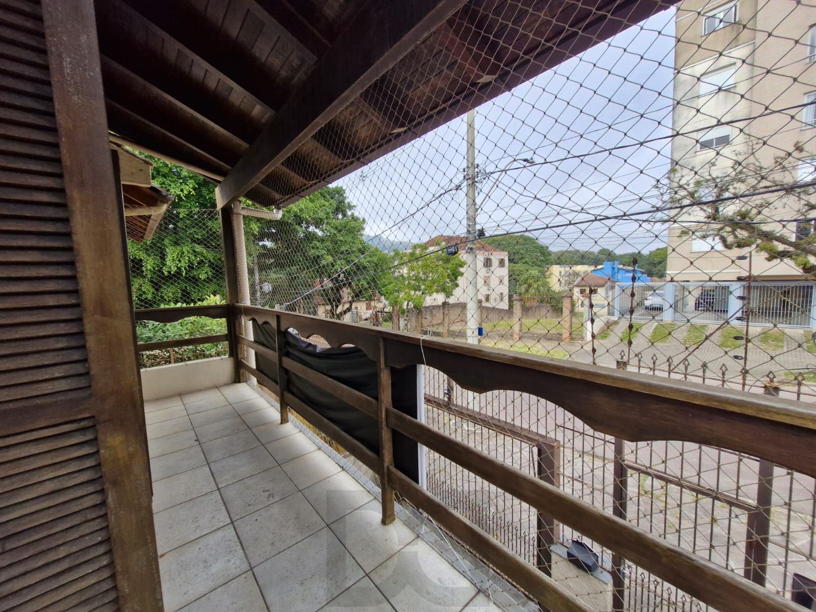 Casa de 3 dormitórios com piscina no bairro Teresópolis. — foto 1