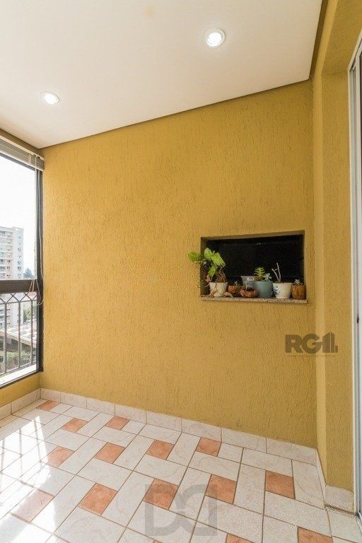 Apartamento 95m² - semi mobiliado, 3 dormitórios, 1 suíte e 2 vagas no bairro Passo da Areia — foto 4