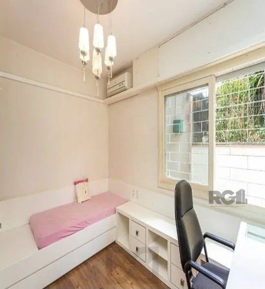 Excelente casa de 220m² com 3 dormitórios no bairro Tristeza. — foto 21