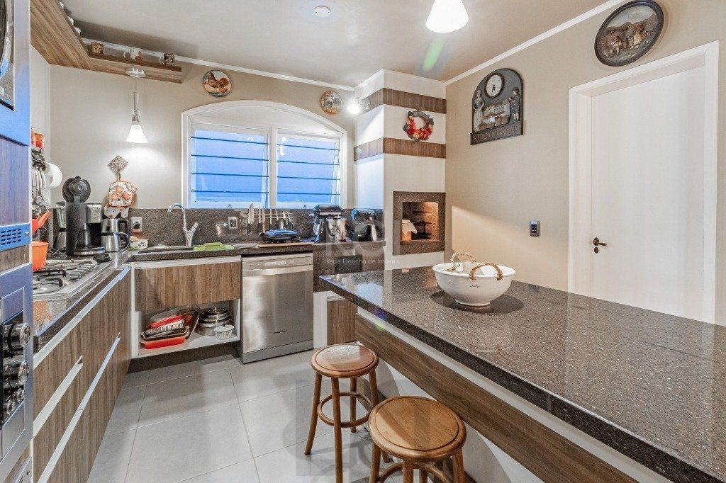 Casa de 3 dormitórios e 4 vagas de garagem no bairro Jardim Itu — foto 8