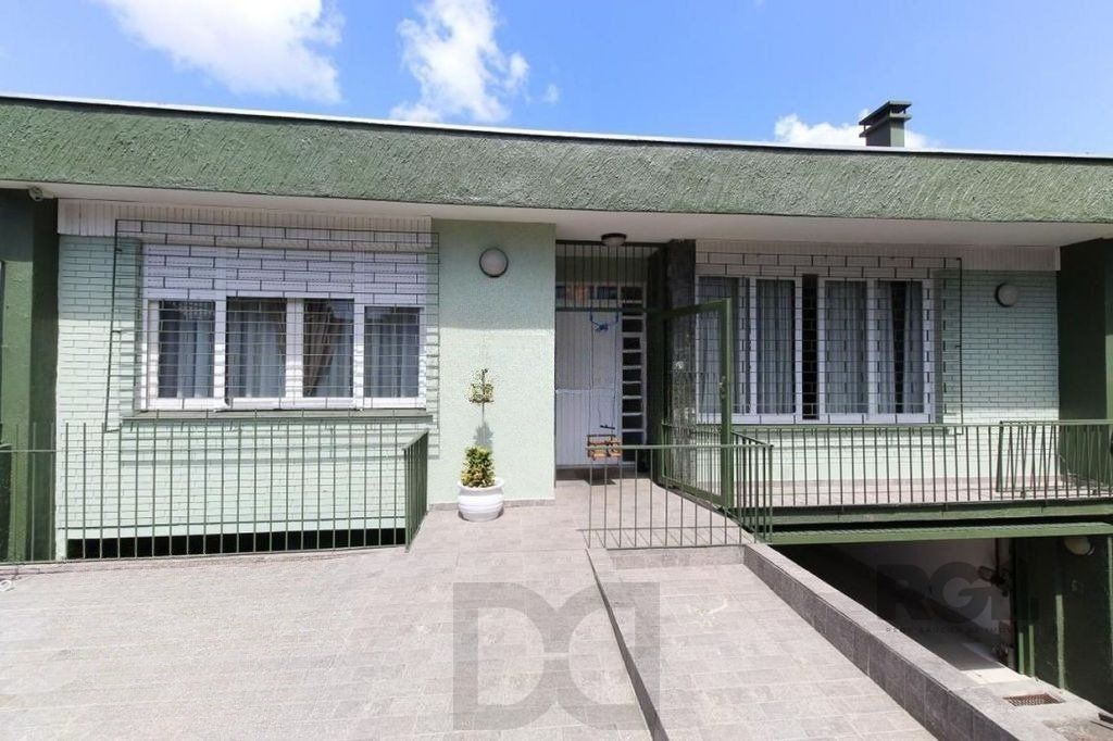 casa de 5 dormitórios no bairro Glória — foto 1