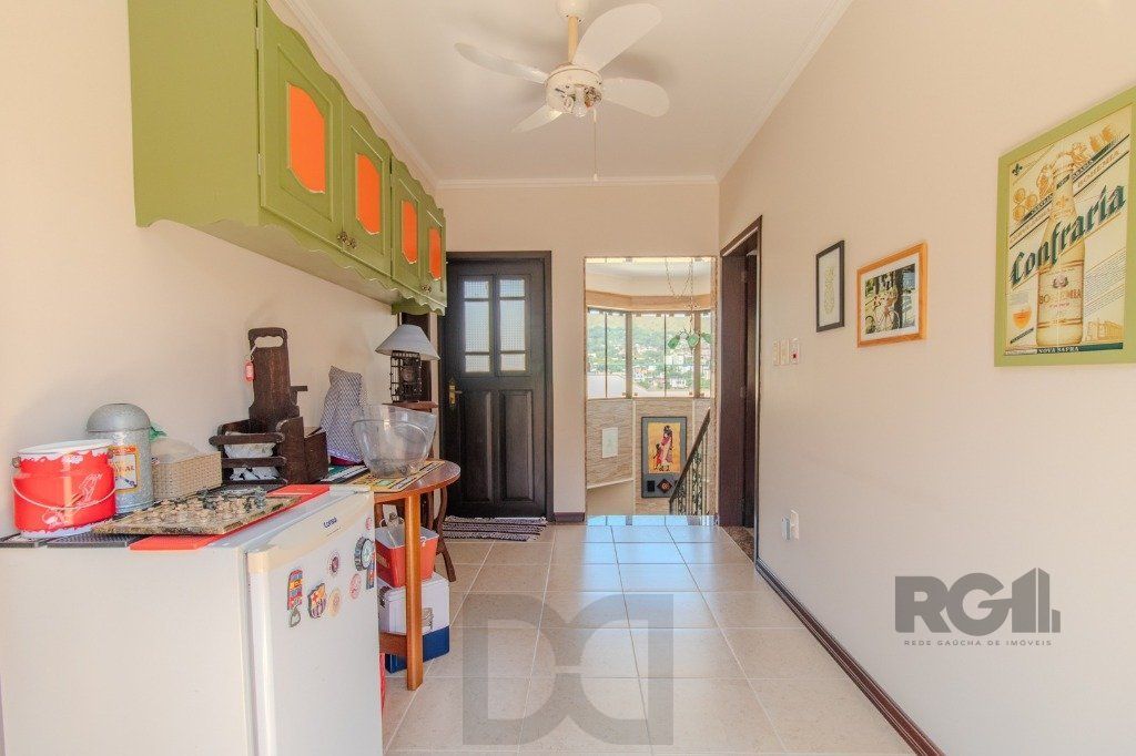 Linda casa de 04 dormitórios com vista livre no Bairro Teresópolis — foto 61