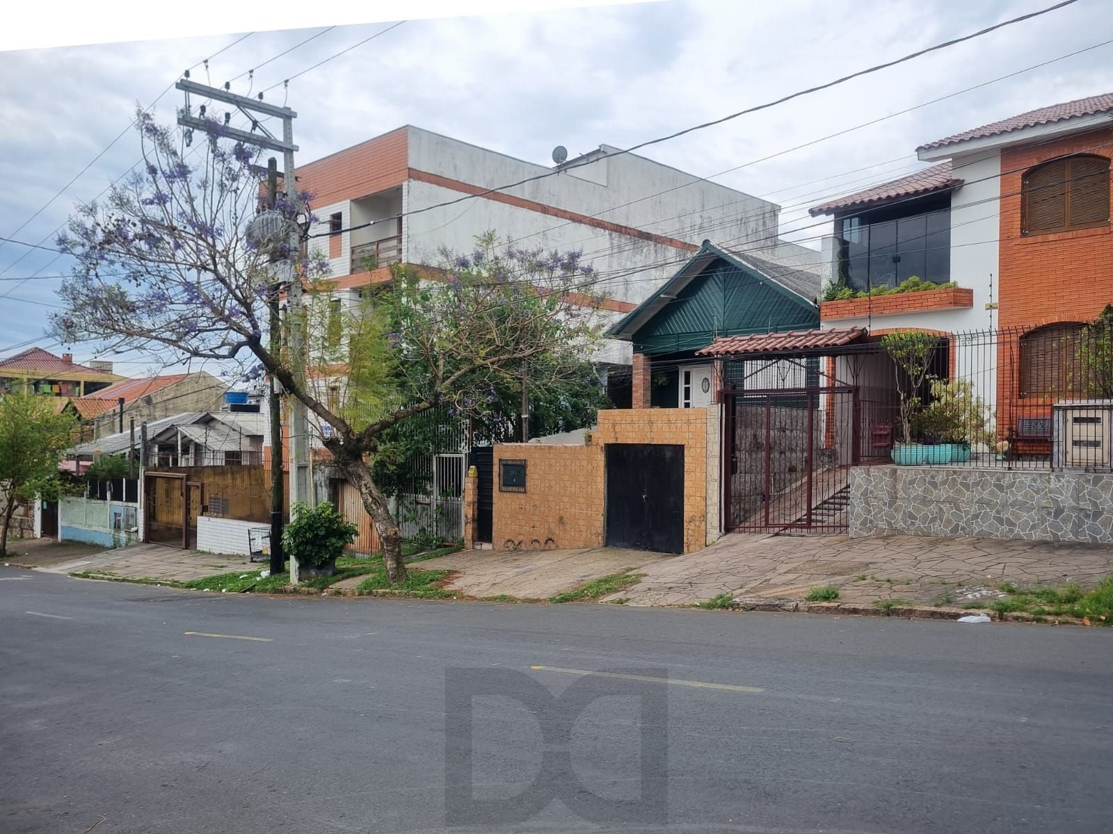 Chalé e edícula em Terreno plano e bem localizado! Ótima oportunidade para investir! — foto 1