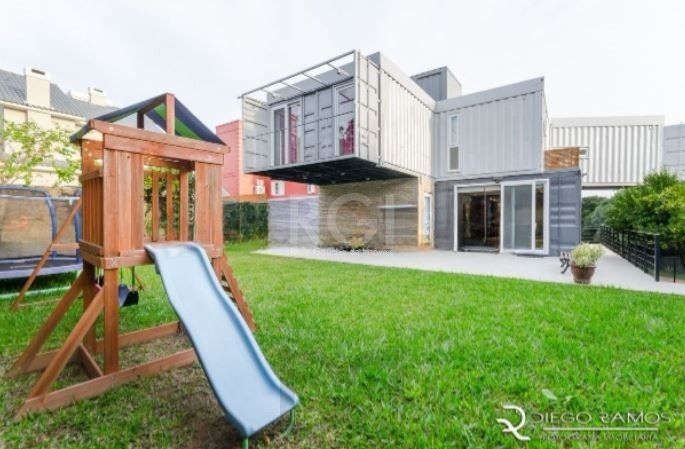 Casa para Venda - 315m², 3 dormitórios, sendo 1 suites, 2 vagas - Teresópolis — foto 1