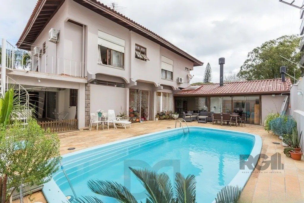 Casa com 3 dormitórios no bairro Jardim Lindóia — foto 1