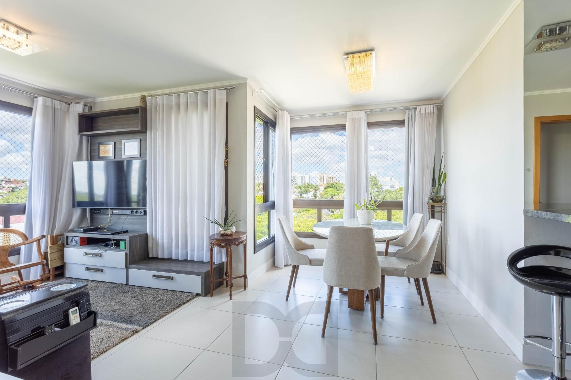 Apartamento à Venda com 2 Dormitórios (1 Suíte) e 2 Vagas Cobertas - Vila Ipiranga, Porto Alegre/RS — foto 1