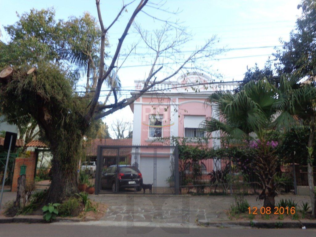 Casa para Venda - 240m², 6 dormitórios, 4 vagas - Teresópolis — foto 1