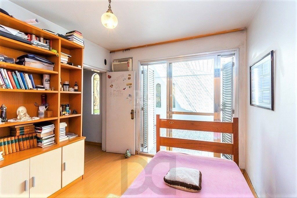 Casa de 424m² no Bairro Chácara Das Pedras — foto 25