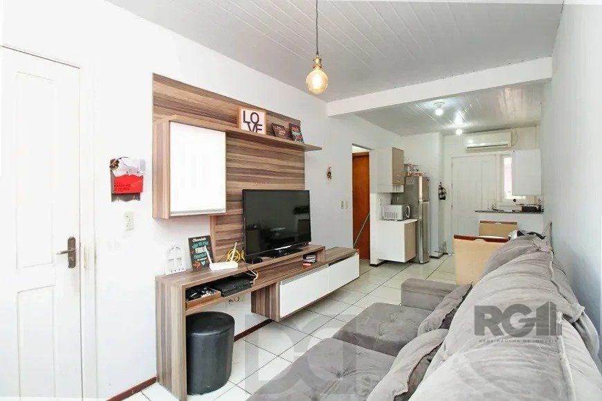 Excelente casa de 45m² com 1 dormitório e 1 vaga no bairro Hípica. — foto 1