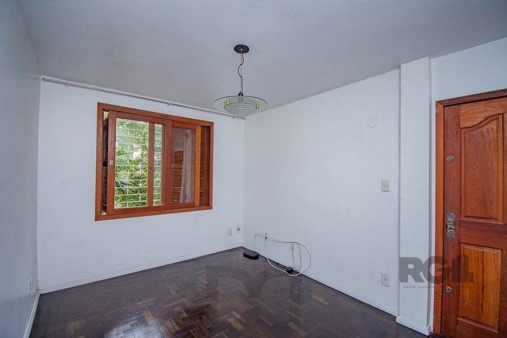 Excelente apartamento de 78m² com 3 dormitórios no bairro Petrópolis. — foto 1