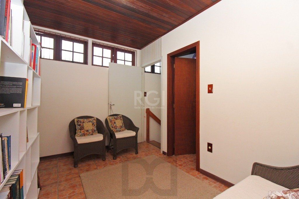 Casa para Venda - 150m², 4 dormitórios, sendo 1 suites, 3 vagas - Nonoai — foto 14