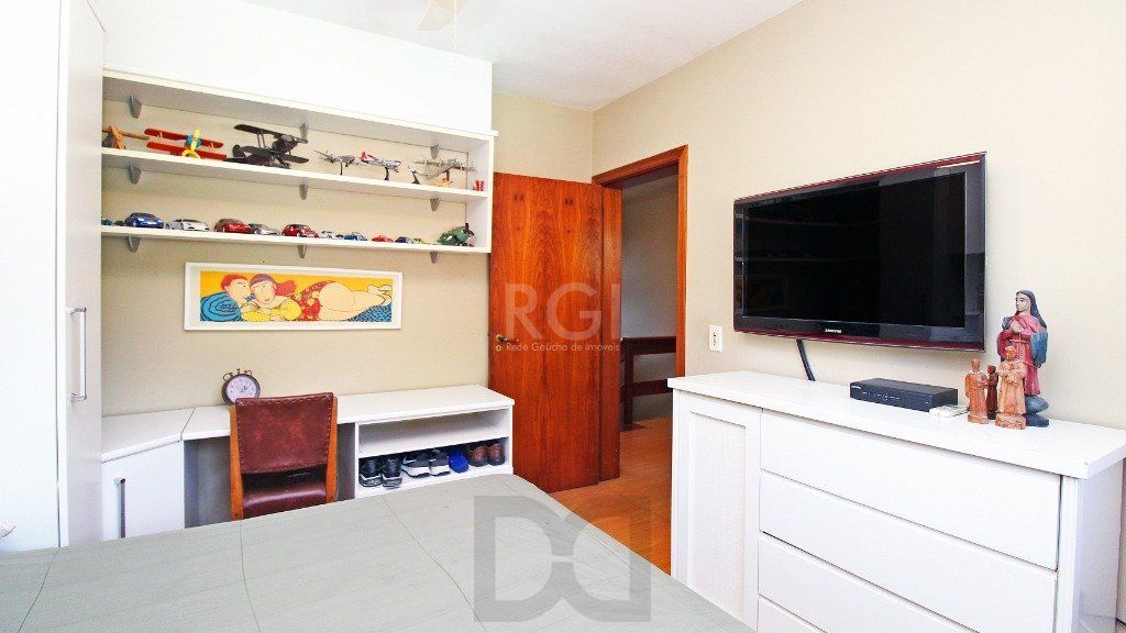 Sobrado 3 dormitórios, 1suíte, área gourmet com churrasqueira, piscina. — foto 25