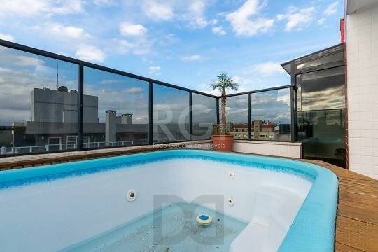 EXCELENTE COBERTURA COM 2 DORMITÓRIOS, PISCINA E 1 VAGA DE GARAGEM. — foto 1