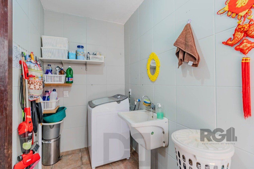 Casa com 234m², 3 dormitórios, 3 vagas no bairro Partenon — foto 32