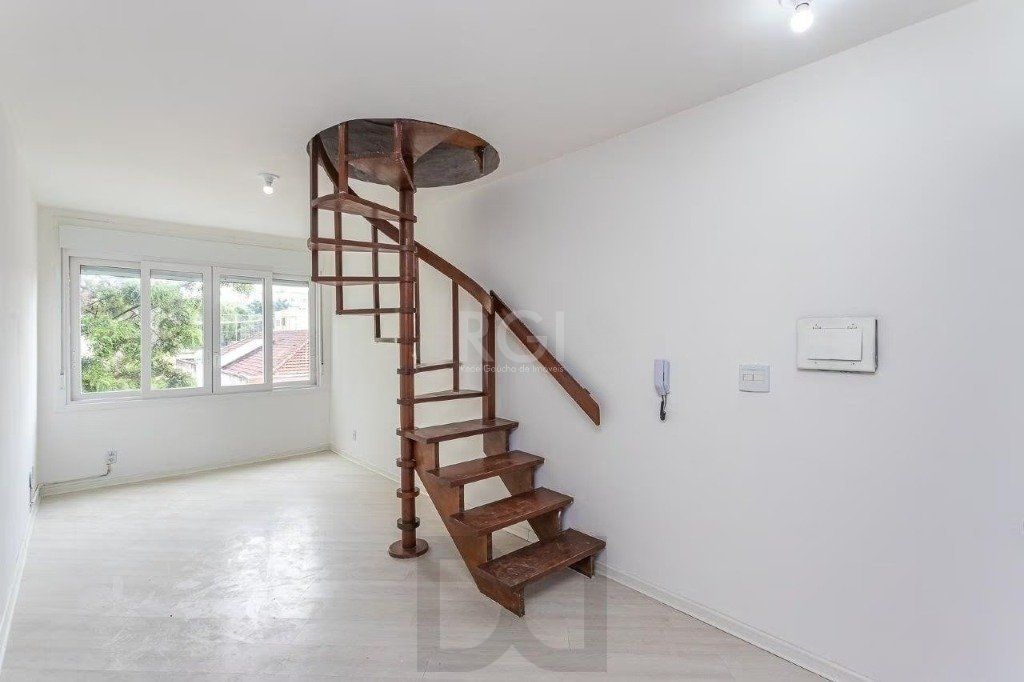Cobertura de 140m² - 3 dormitórios, 2 banheiros, terraço com churrasqueira e 1 vaga de garagem no Bom Jesus — foto 2