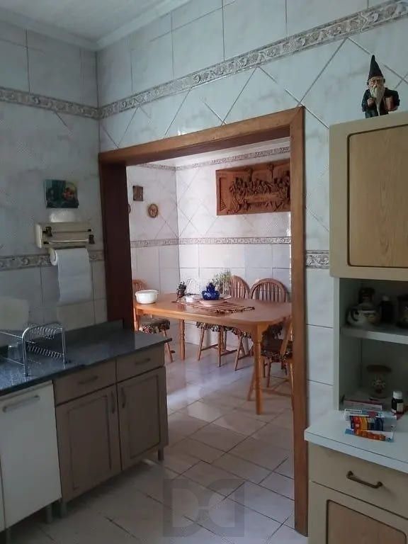 Casa com 4 dormitórios no bairro Passo da Areia — foto 11