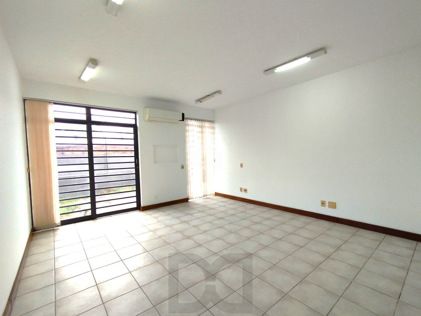 Vende conjunto comercial com 07 salas — foto 12