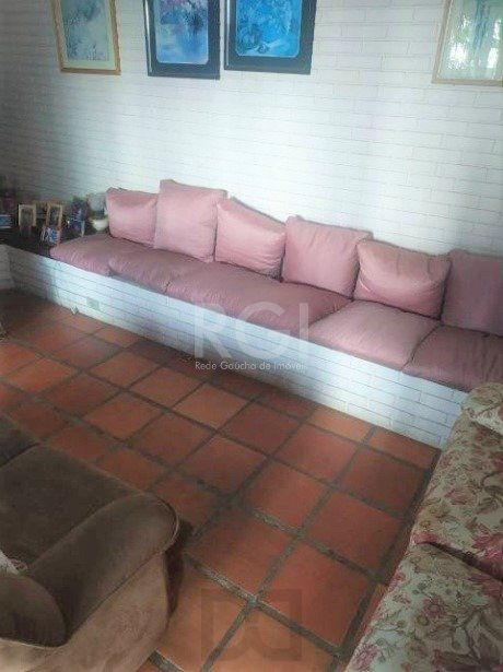 Casa com 03 dormitórios, churrasqueira, pátio com piscina e 5 vagas de garagem no bairro Menino Deus — foto 5