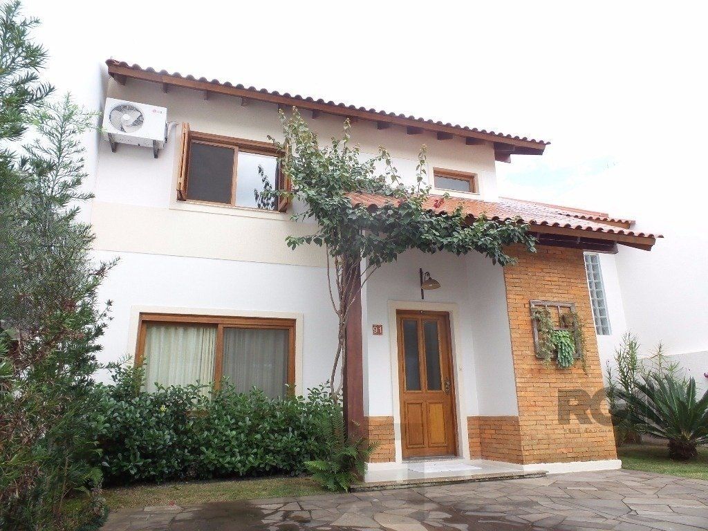 Excelente casa em condomínio com 3 dormitórios e 4 vagas. — foto 1