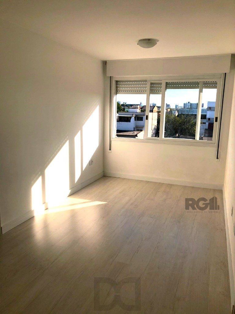 Apartamento 58m² - 2 dormitórios e 1 vaga no bairro Santa Maria Goretti — foto 2