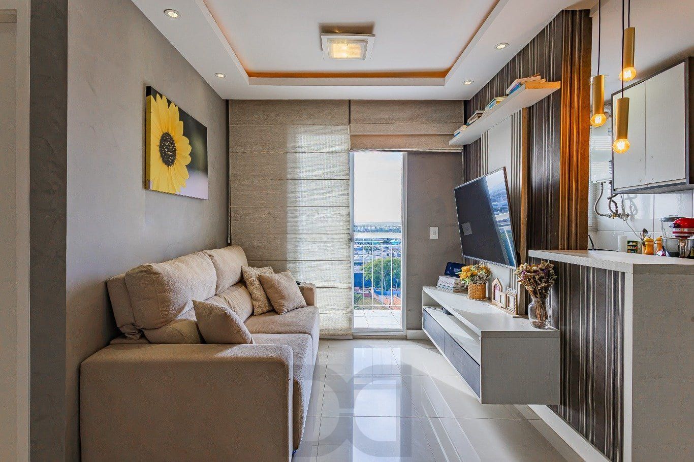 Apartamento de 2 dormitórios à venda em São Sebastião, Porto Alegre. — foto 1