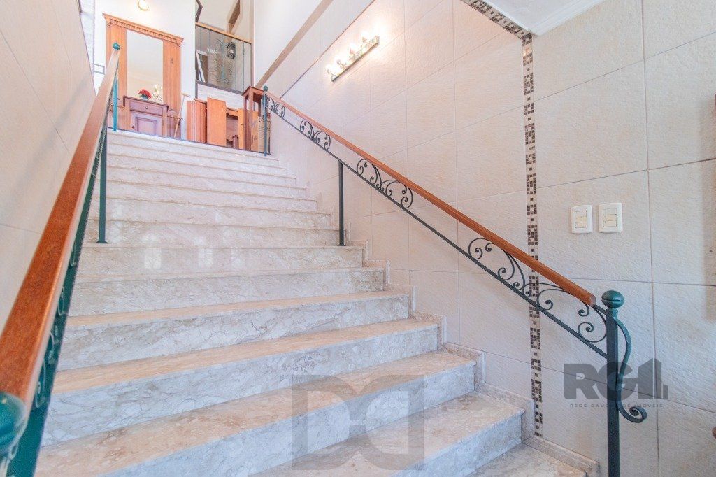 Linda casa de 04 dormitórios com vista livre no Bairro Teresópolis — foto 7