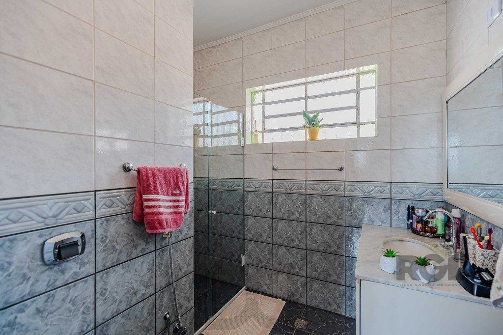 Casa com 234m², 3 dormitórios, 3 vagas no bairro Partenon — foto 19
