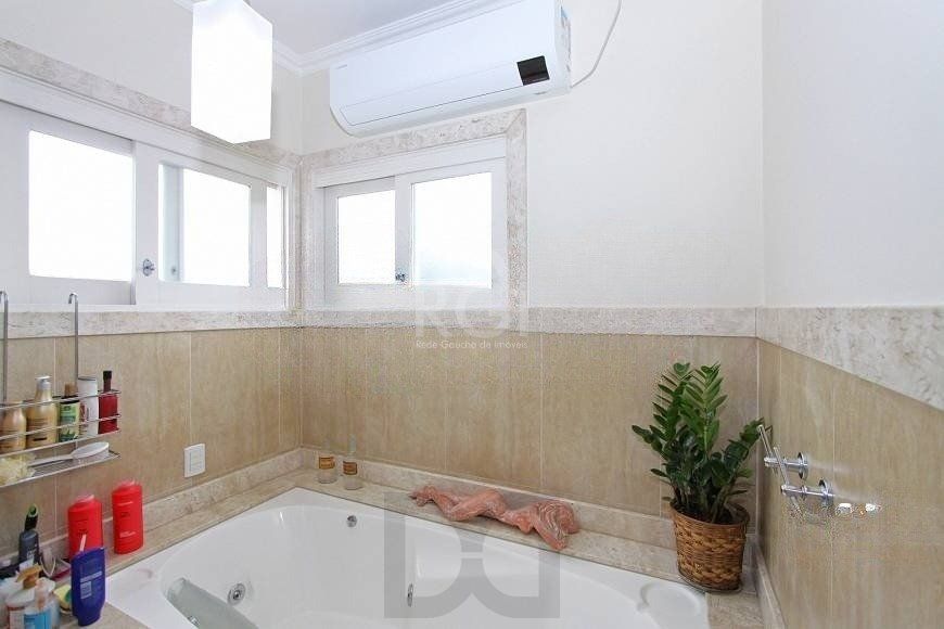 EXCELENTE CASA COM 4 DORMITÓRIOS, 6 VAGAS DE GARAGEM E VISTA PANORÂMICA. — foto 16