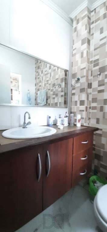 VENDE – AMPLA CASA RESIDENCIAL COM PISCINA E 5 VAGAS — foto 38