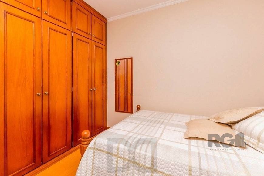 Casa de 380m² - 4 dormitórios, 2 suítes, 4 vagas no bairro Bom Jesus — foto 12
