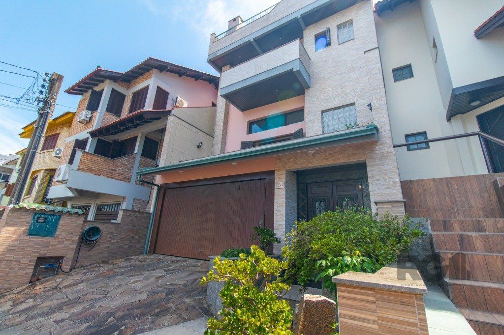 Linda casa de 04 dormitórios com vista livre no Bairro Teresópolis — foto 76