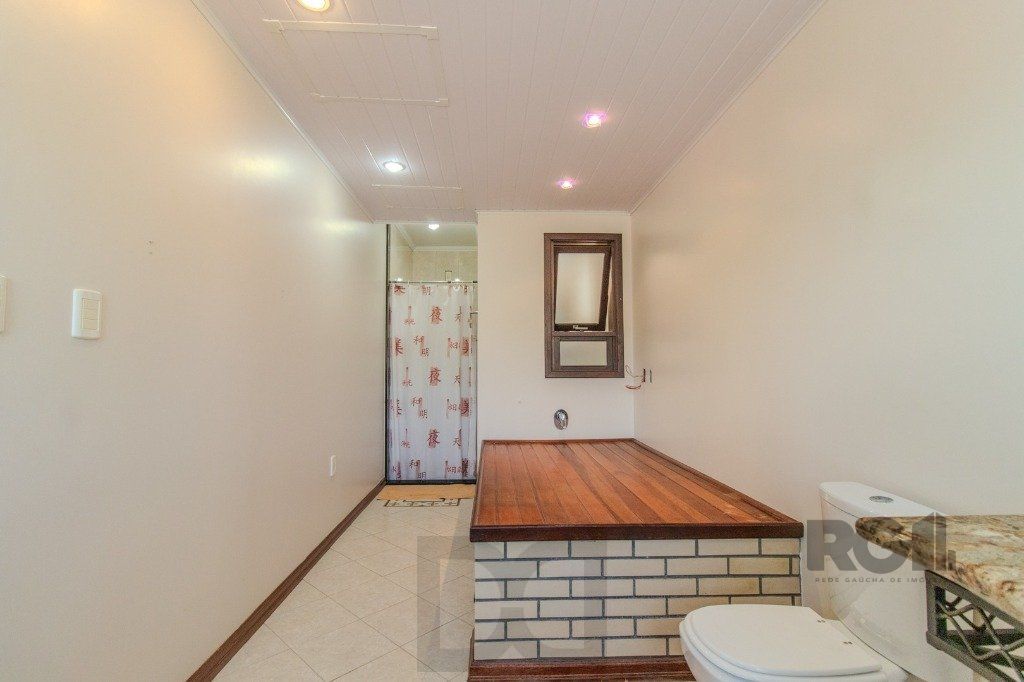 Linda casa de 04 dormitórios com vista livre no Bairro Teresópolis — foto 41