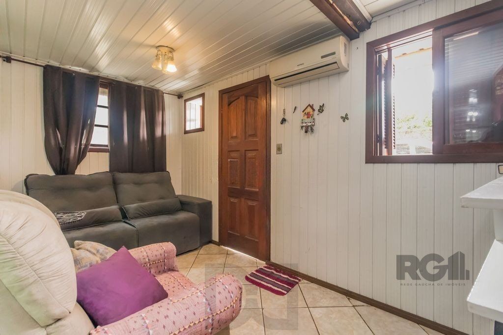 Casa de 4 dormitórios, no bairro Vila Jardim — foto 1