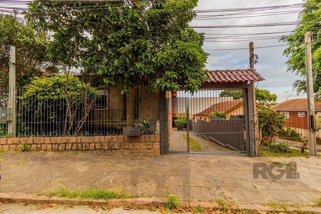 Casa de 4 dormitórios no bairro Espírito Santo — foto 1